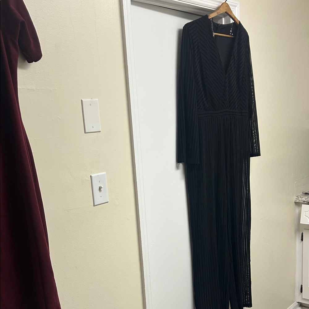 Fashion to Figure- Black Jumpsuit Size 3 (not junior) TALL GIRL fRIENDLY